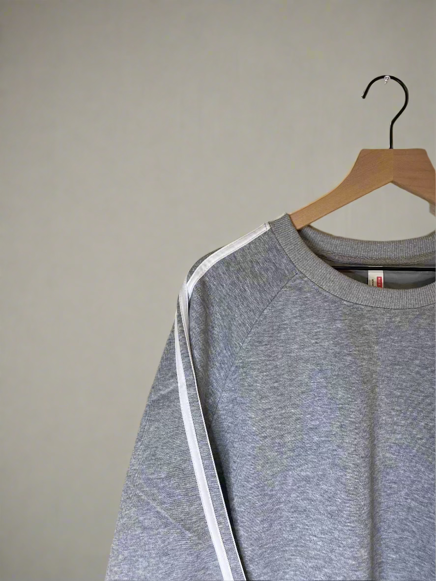 grey sweatshirt