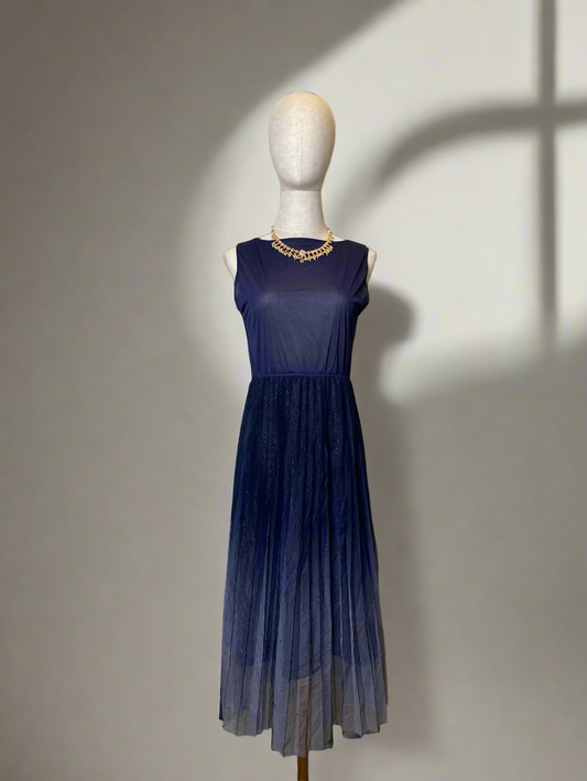 blue dress